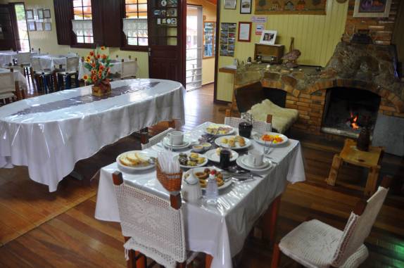 Café da manhã acolhedor no hotel em São José dos Ausentes - RS